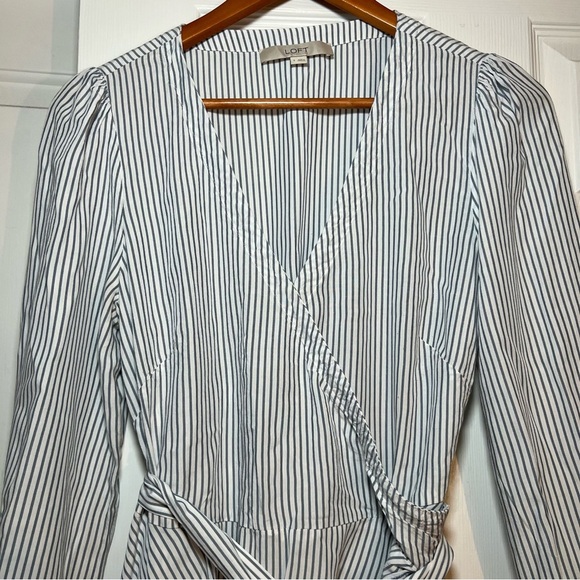 LOFT Long Balloon Sleeve Blue/Gray & White Striped Wrap Shirt V-Neck - Picture 2 of 6
